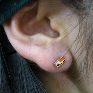 ピアス